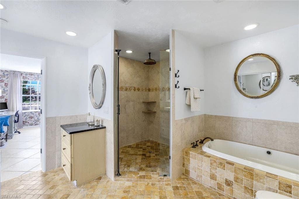 3128 Andorra Ct, Naples, FL 34109-19
