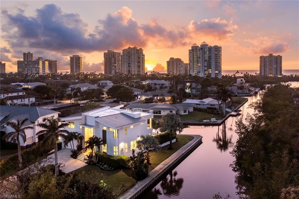 5267 Starfish Ave, Naples, FL 34103-3