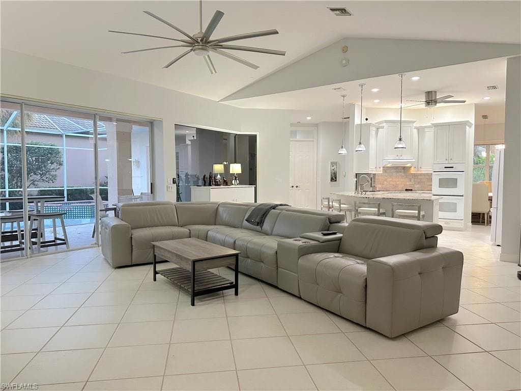 516 Eagle Creek Dr, Naples, FL 34113-2