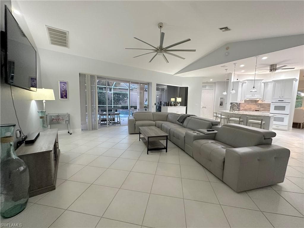 516 Eagle Creek Dr, Naples, FL 34113-3