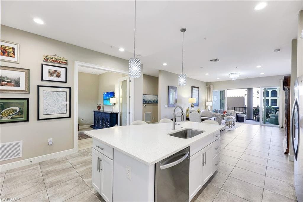 21530 Strada Nuova Cir 305, Estero, FL 33928-8