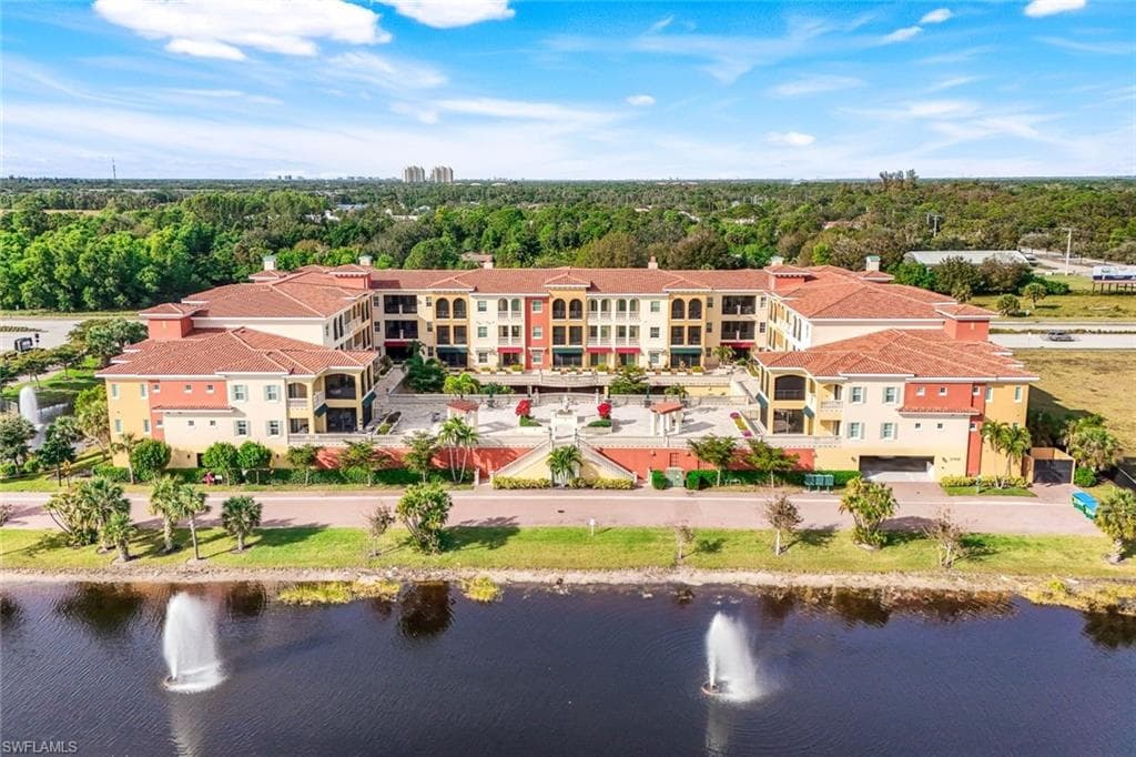 21530 Strada Nuova Cir 305, Estero, FL 33928-3
