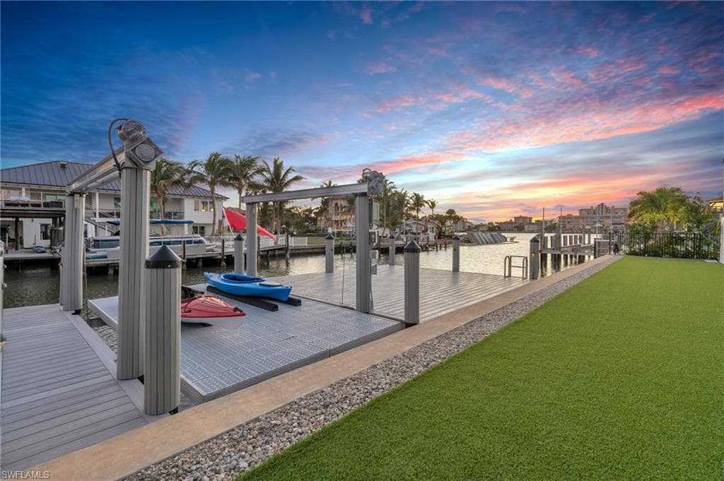 404 Bayside Ave, Naples, FL 34108-10