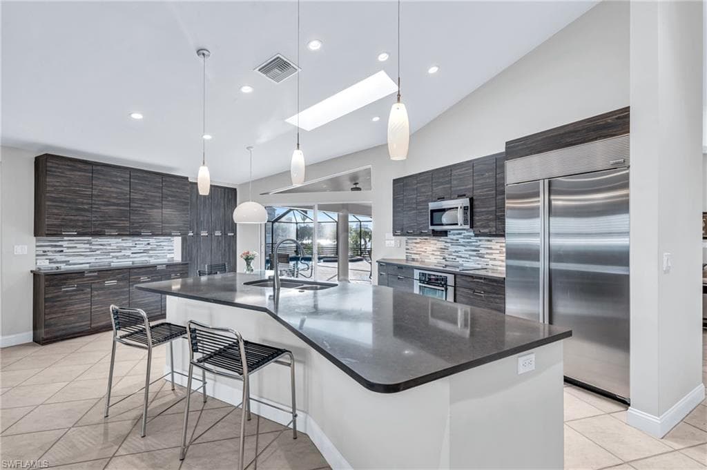404 Bayside Ave, Naples, FL 34108-15