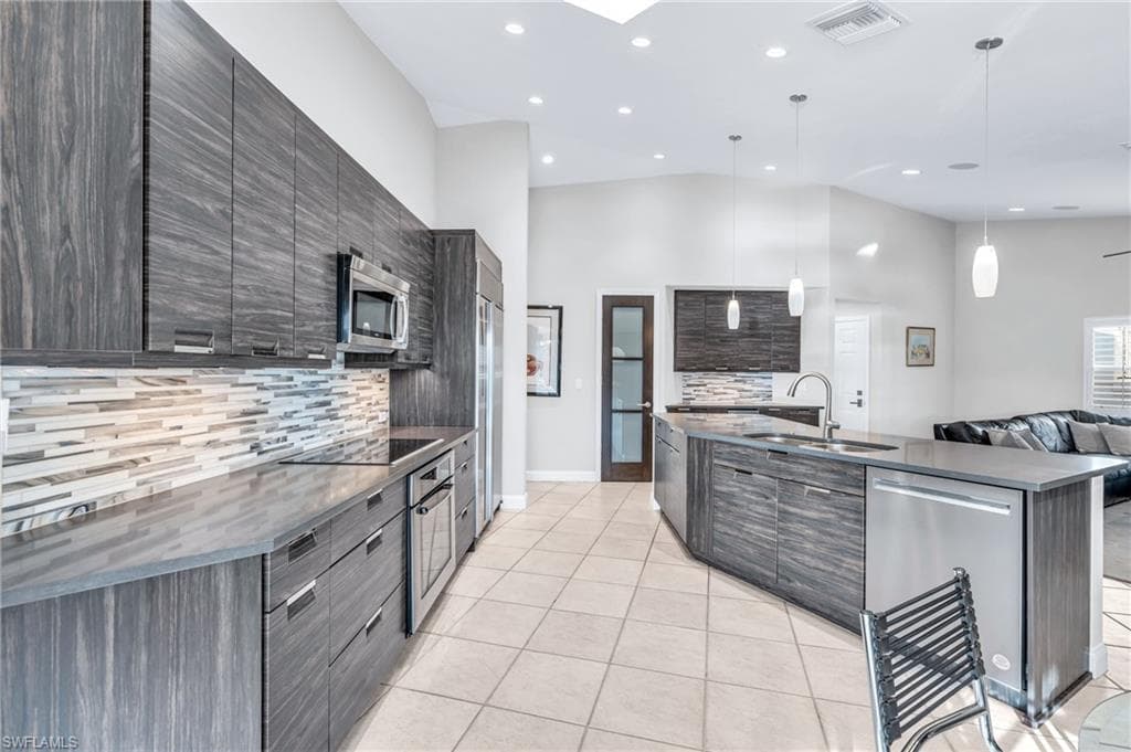 404 Bayside Ave, Naples, FL 34108-16