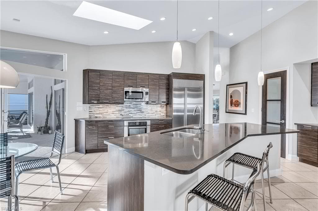 404 Bayside Ave, Naples, FL 34108-17