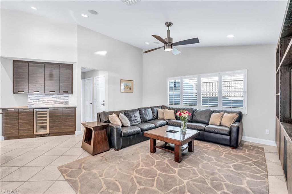 404 Bayside Ave, Naples, FL 34108-20
