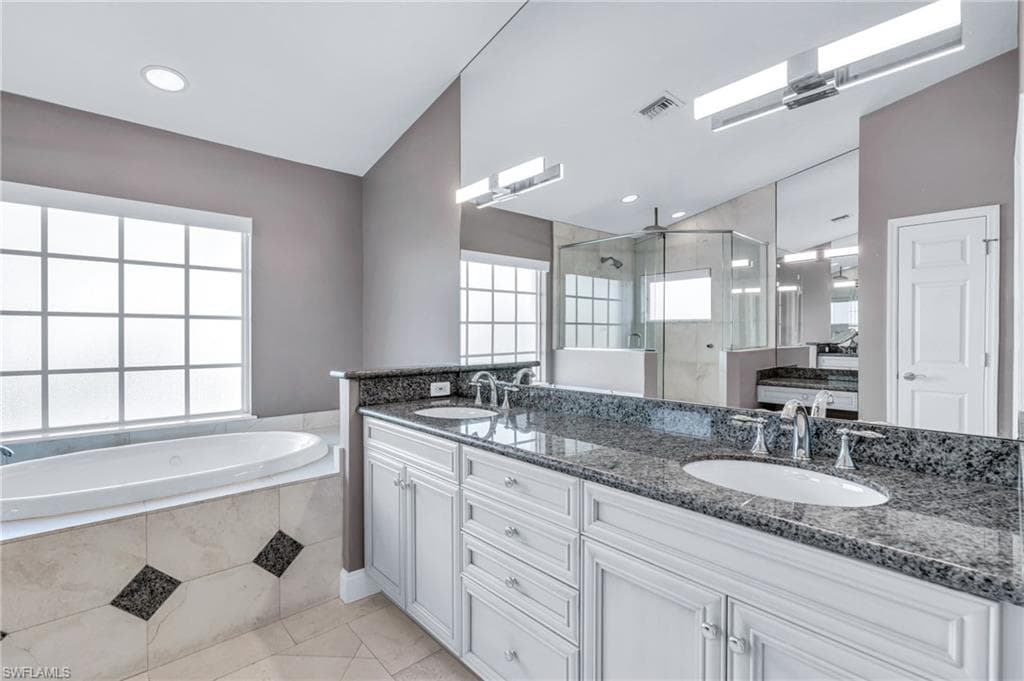 404 Bayside Ave, Naples, FL 34108-26