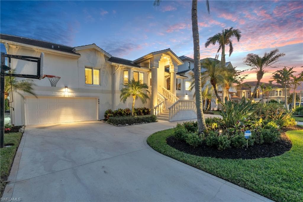 404 Bayside Ave, Naples, FL 34108-4