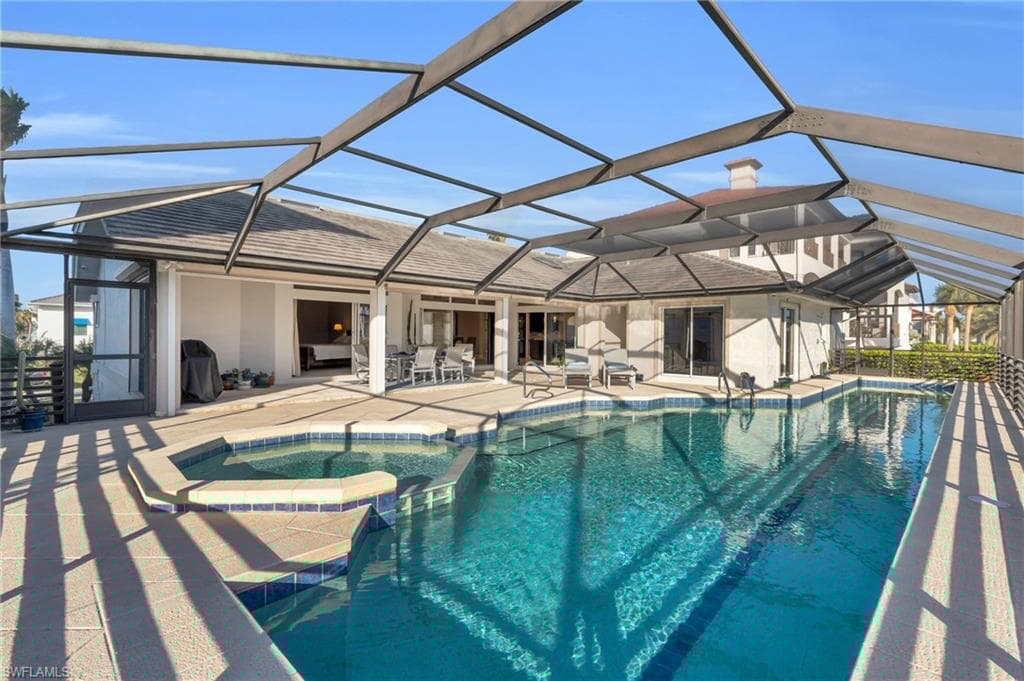 404 Bayside Ave, Naples, FL 34108-6