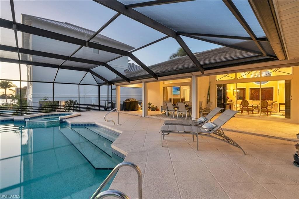 404 Bayside Ave, Naples, FL 34108-8