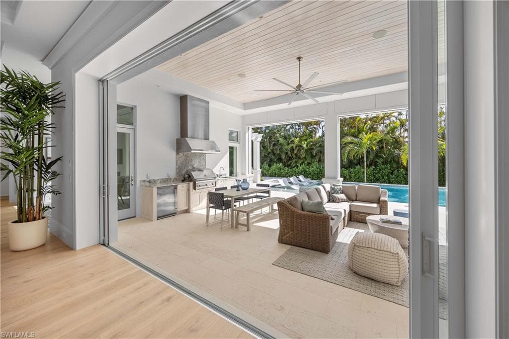 696 Fountainhead Ln, Naples, FL 34103-11