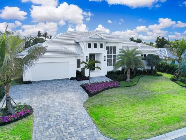 696 Fountainhead Ln, Naples, FL 34103-2