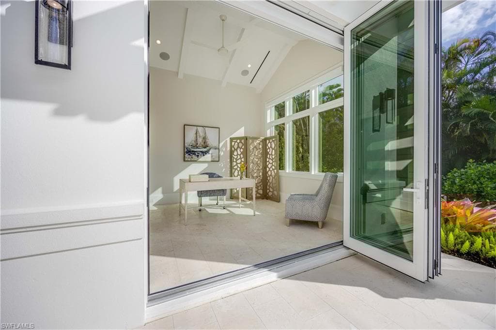 696 Fountainhead Ln, Naples, FL 34103-32