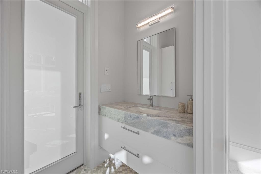 696 Fountainhead Ln, Naples, FL 34103-33