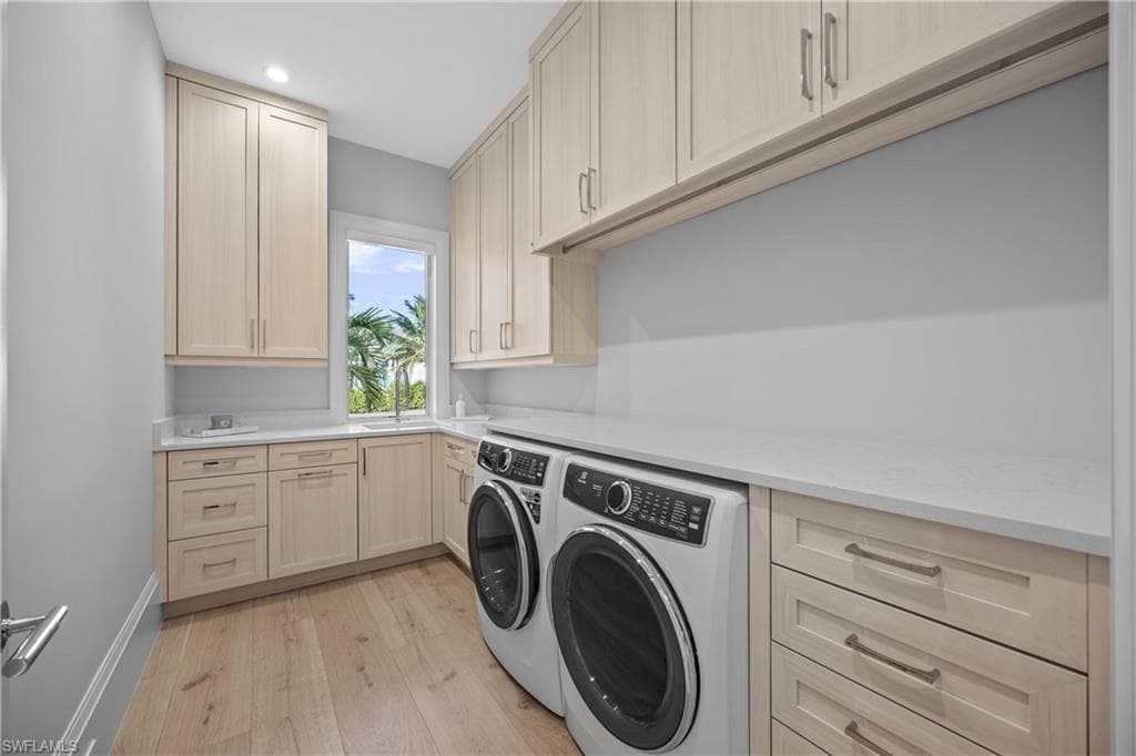 696 Fountainhead Ln, Naples, FL 34103-34