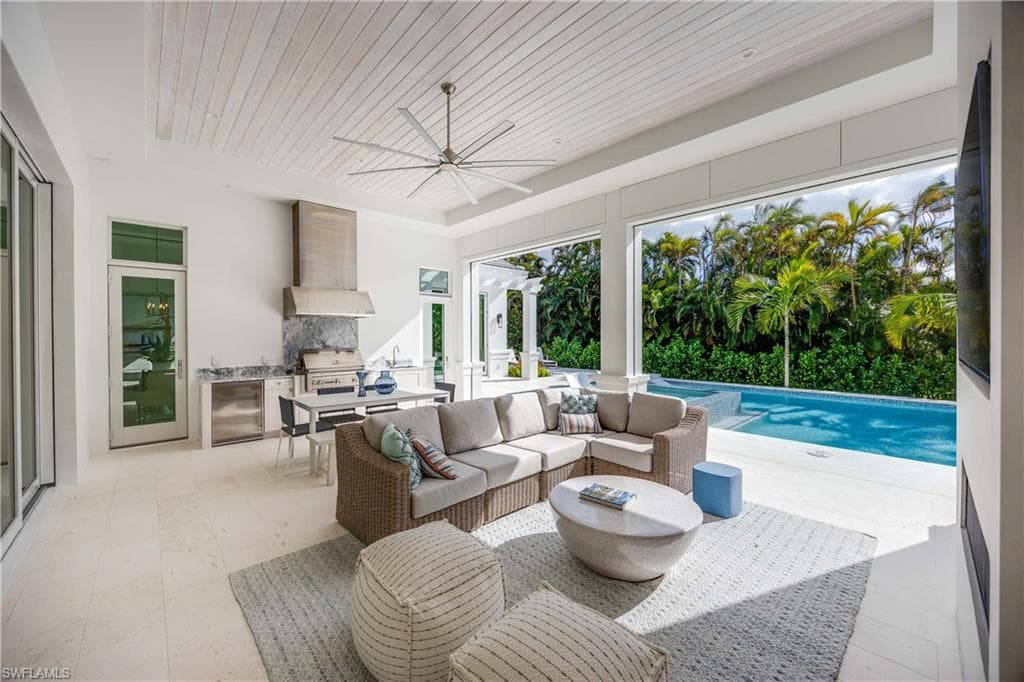 696 Fountainhead Ln, Naples, FL 34103-36