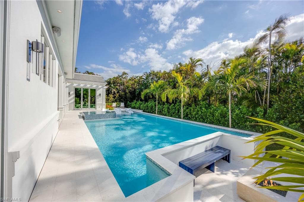696 Fountainhead Ln, Naples, FL 34103-39