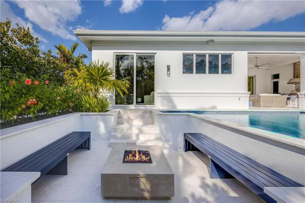 696 Fountainhead Ln, Naples, FL 34103-43