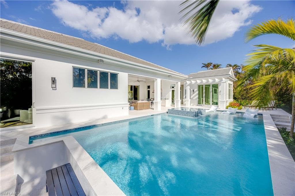 696 Fountainhead Ln, Naples, FL 34103-44