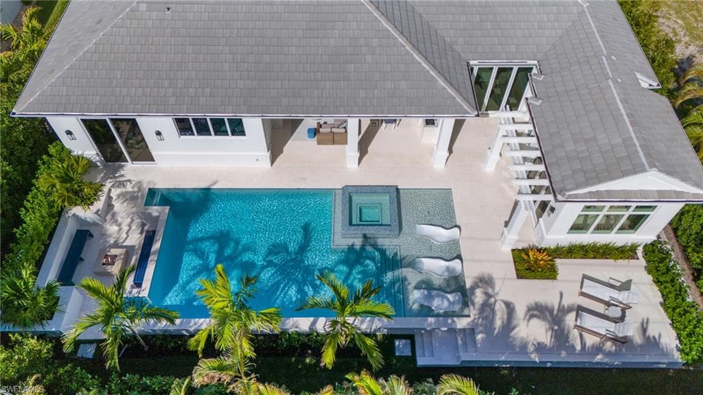 696 Fountainhead Ln, Naples, FL 34103-47