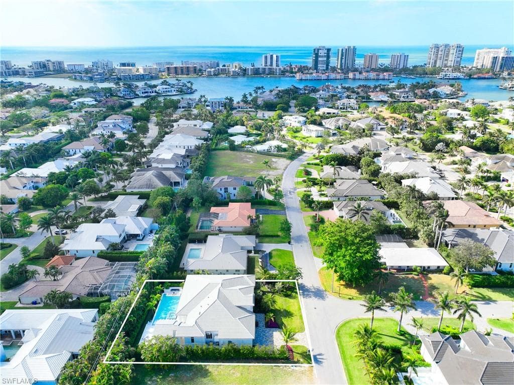 696 Fountainhead Ln, Naples, FL 34103-48