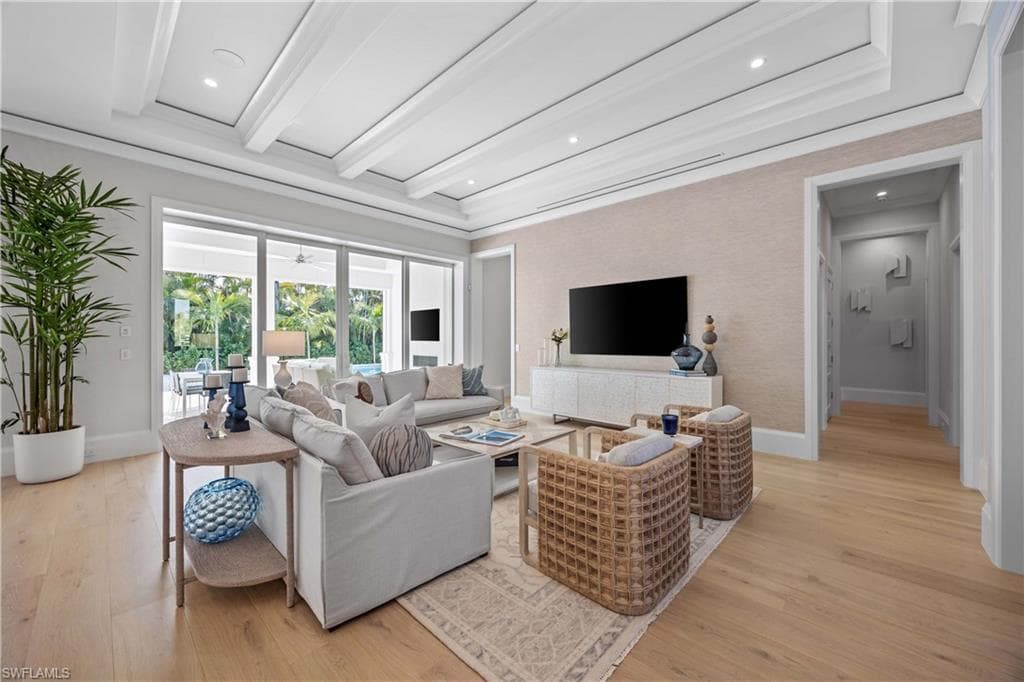 696 Fountainhead Ln, Naples, FL 34103-6