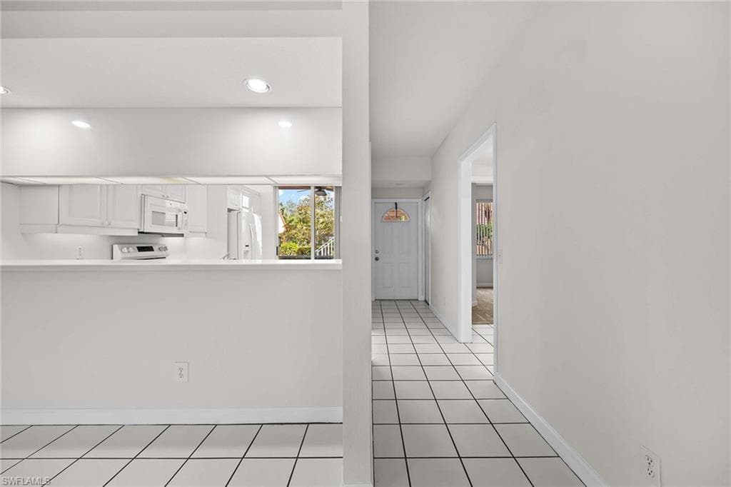 1625 Windy Pines Dr 5, Naples, FL 34112-11
