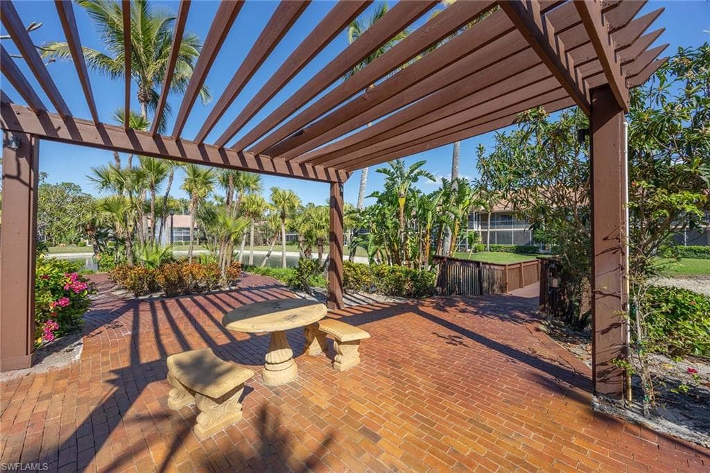 1625 Windy Pines Dr 5, Naples, FL 34112-30