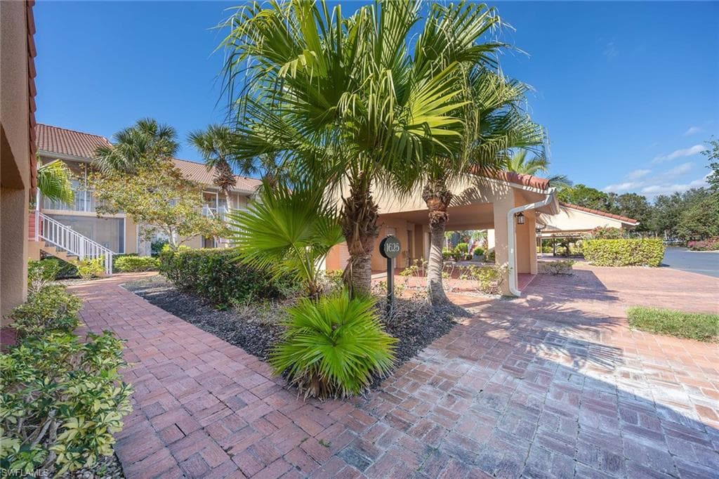 1625 Windy Pines Dr 5, Naples, FL 34112-3