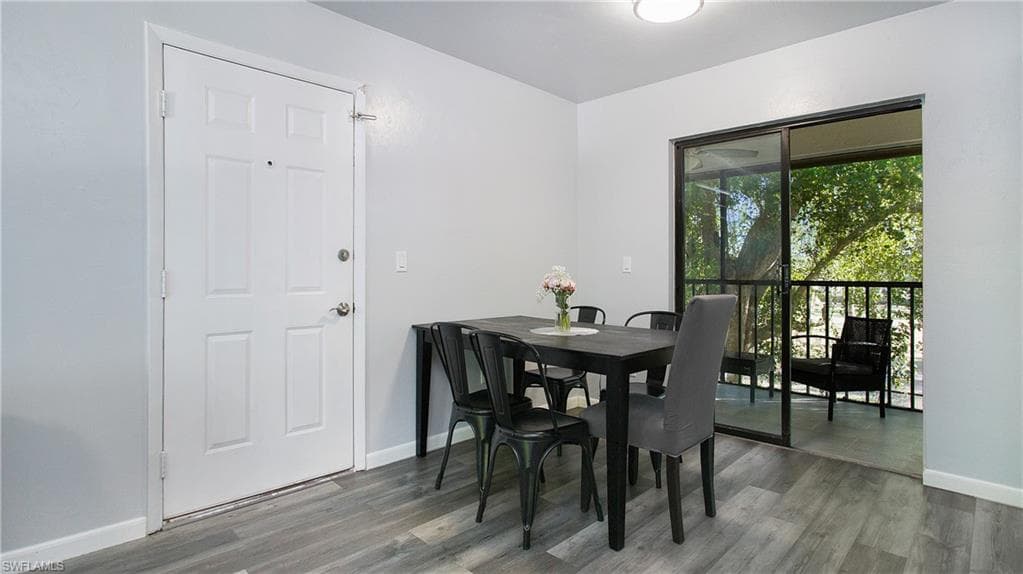 1460 Green Valley Cir 404, Naples, FL 34104-17