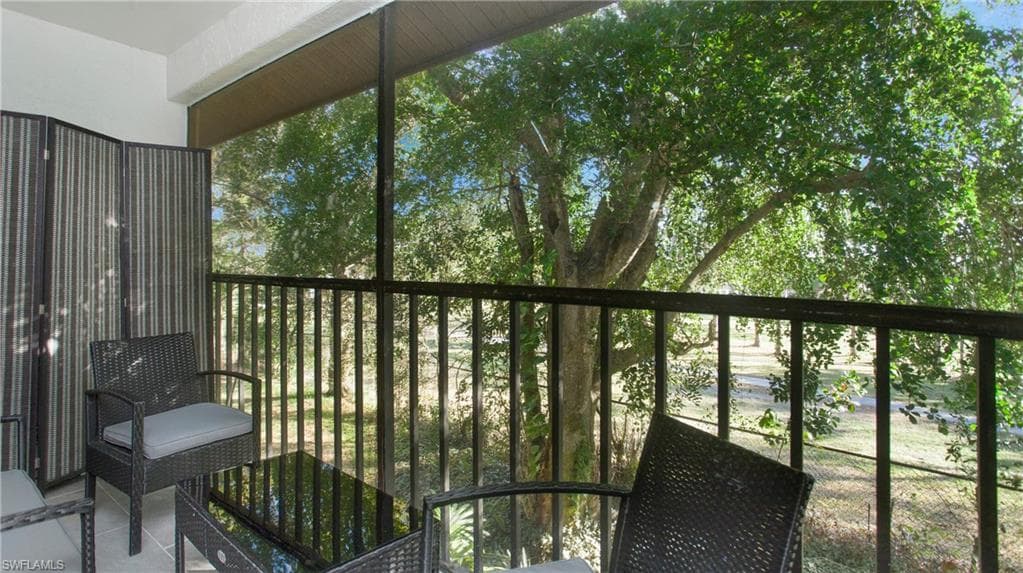 1460 Green Valley Cir 404, Naples, FL 34104-18