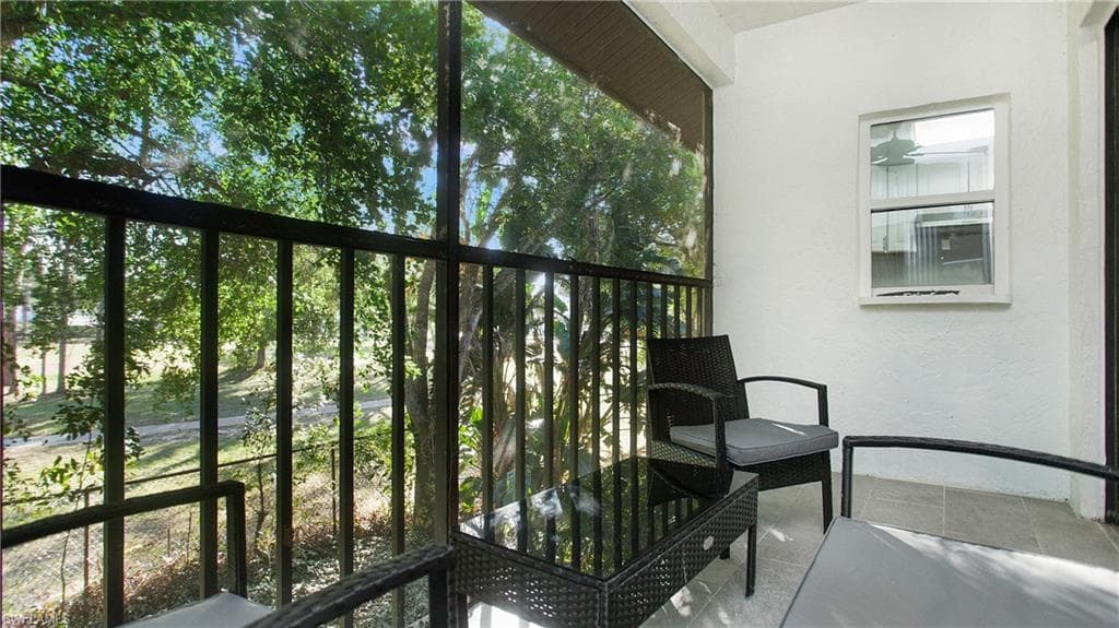 1460 Green Valley Cir 404, Naples, FL 34104-19
