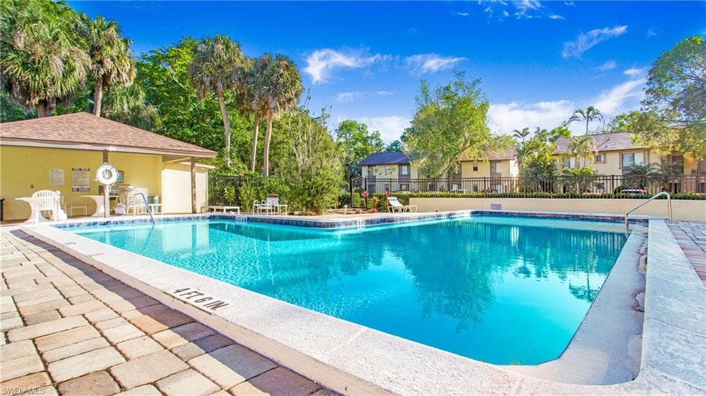1460 Green Valley Cir 404, Naples, FL 34104-21