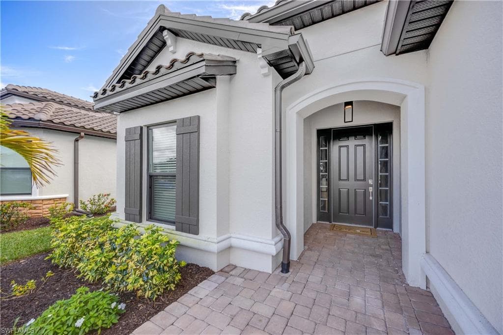 15140 Pescara St, Naples, FL 34114-6