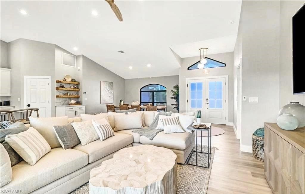 350 Henderson Ct, Marco Island, FL 34145-9