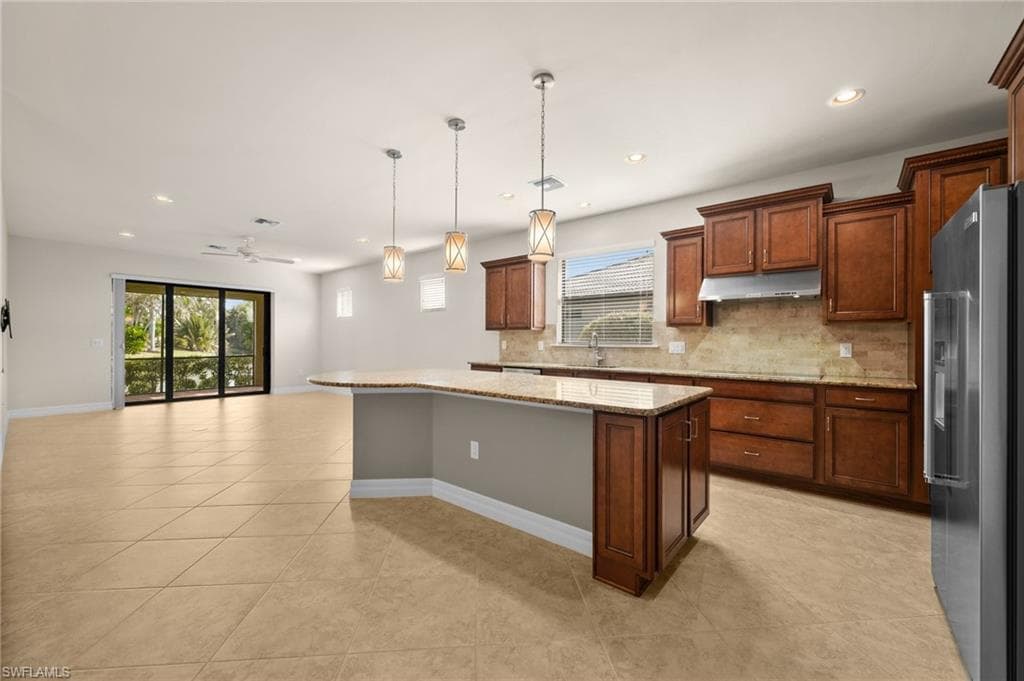 14650 Laguna Dr, Fort Myers, FL 33908-7