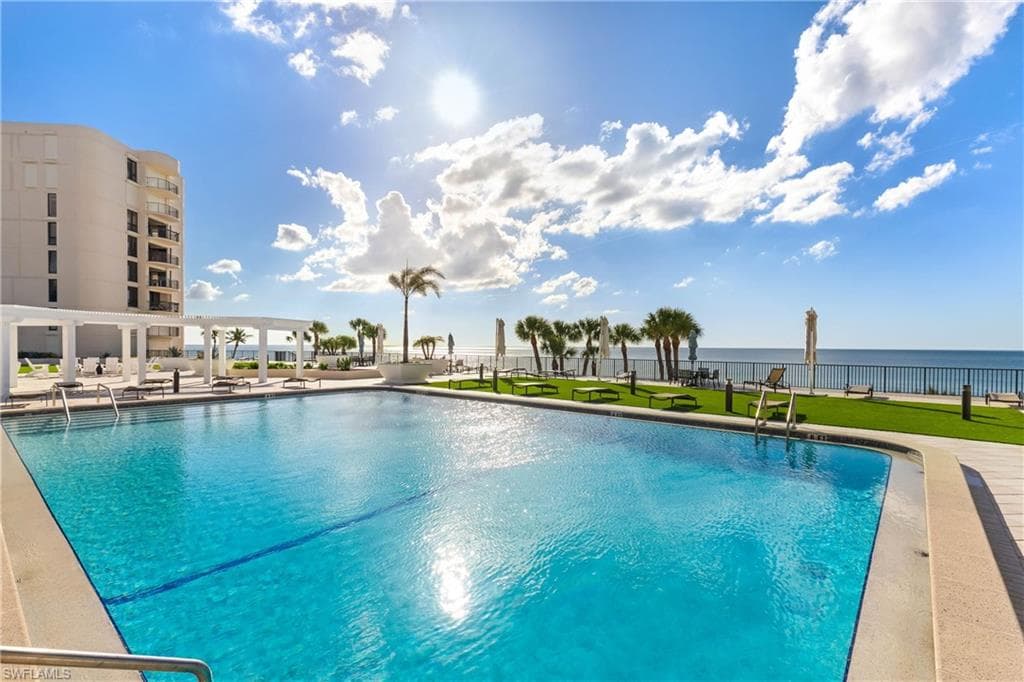 3215 Gulf Shore Blvd N 206n, Naples, FL 34103-19