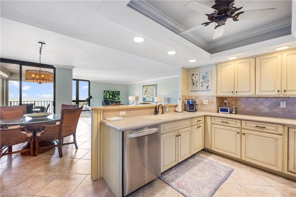 3215 Gulf Shore Blvd N 206n, Naples, FL 34103-6