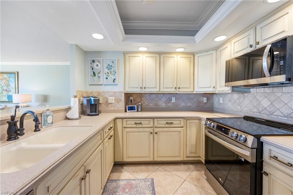 3215 Gulf Shore Blvd N 206n, Naples, FL 34103-7