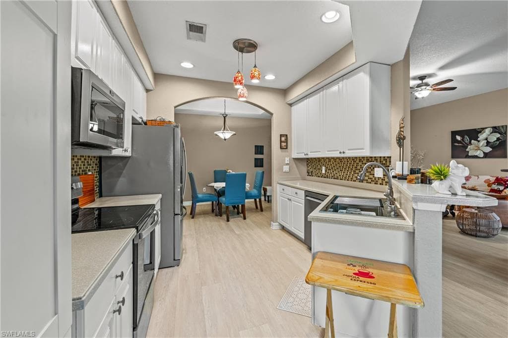6040 Jonathans Bay Cir 401, Fort Myers, FL 33908-12