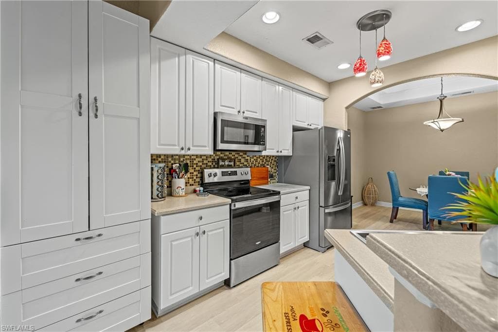 6040 Jonathans Bay Cir 401, Fort Myers, FL 33908-13