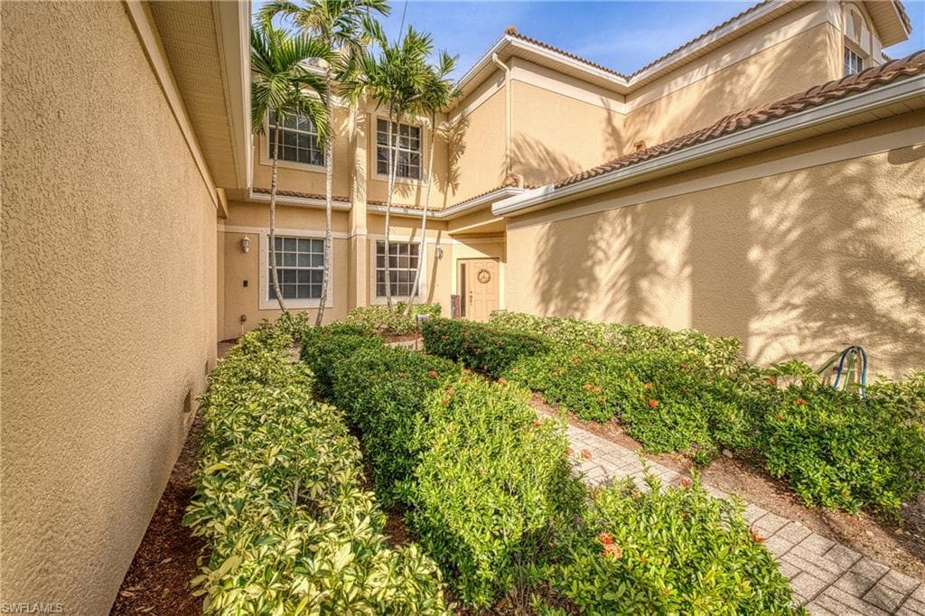 6040 Jonathans Bay Cir 401, Fort Myers, FL 33908-39