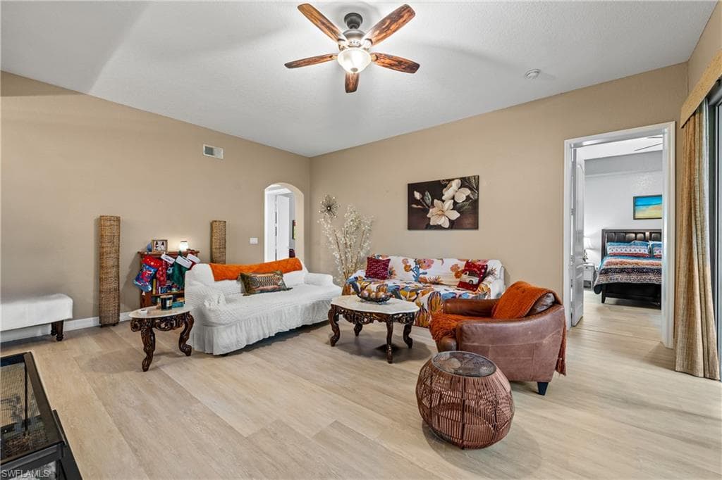 6040 Jonathans Bay Cir 401, Fort Myers, FL 33908-5