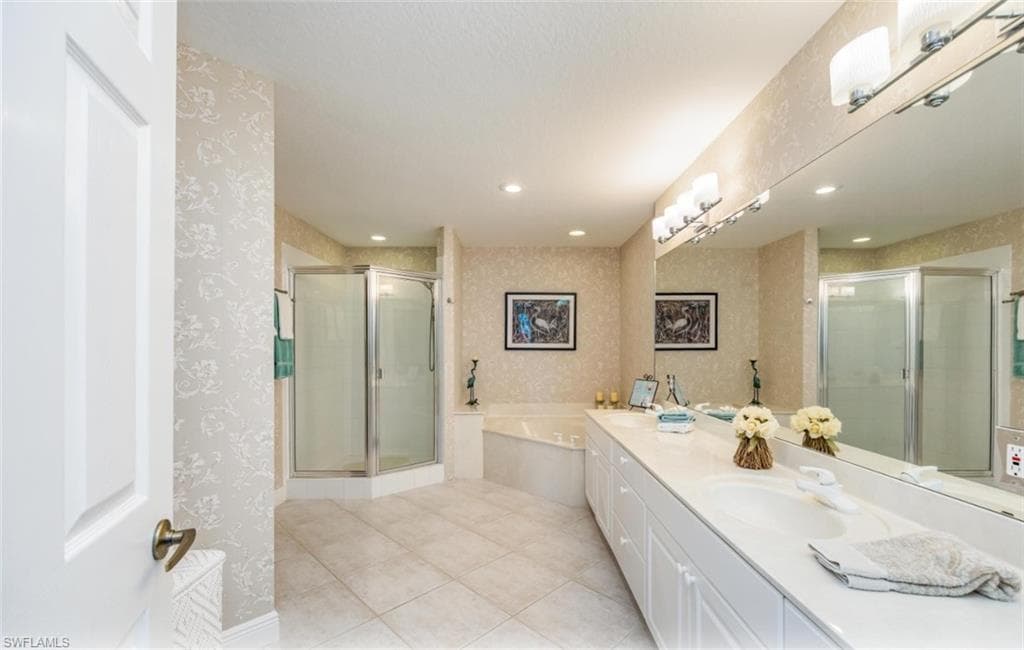 610 Laguna Royale Blvd 1002, Naples, FL 34119-17