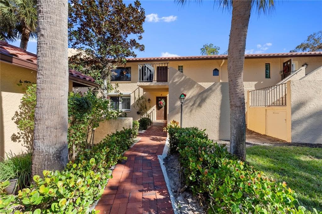 198 Albi Rd 4, Naples, FL 34112-1