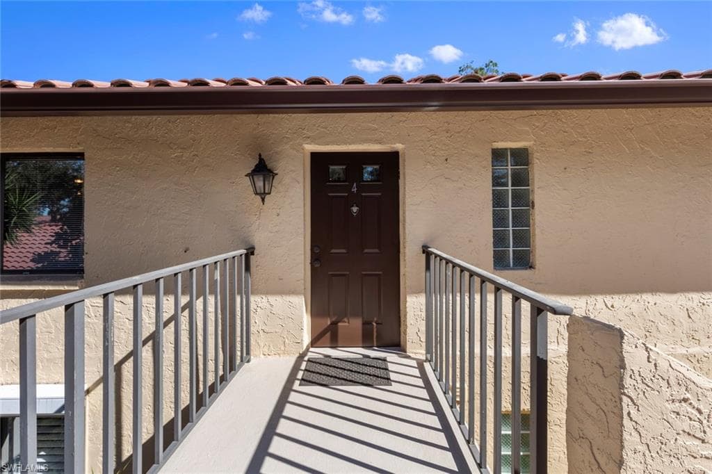 198 Albi Rd 4, Naples, FL 34112-3