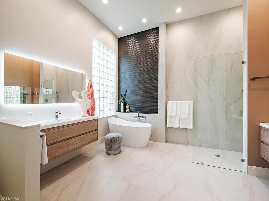 1264 Via Portofino, Naples, FL 34108-15