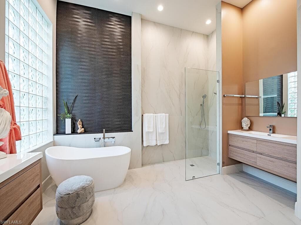 1264 Via Portofino, Naples, FL 34108-16