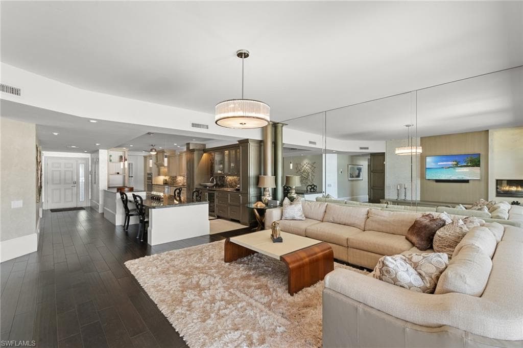 406 La Peninsula Blvd 406, Naples, FL 34113-9